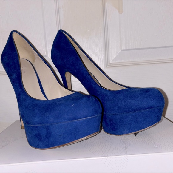 Heels - Picture 3 of 3